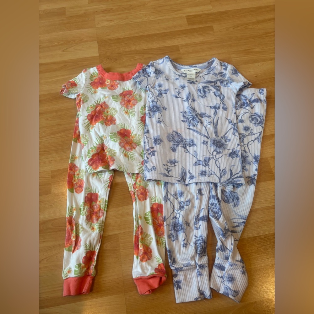 Bundle of 2 pairs of‎ 3T Pajamas -Laura Ashley
& Members Mark